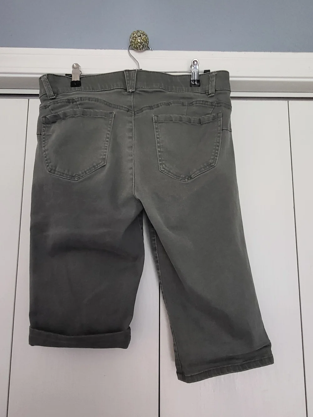 Democracy Sz 8 AB Solution, Olive Green Knee-Length Women's Bermuda Shorts - Picture 2 of 7